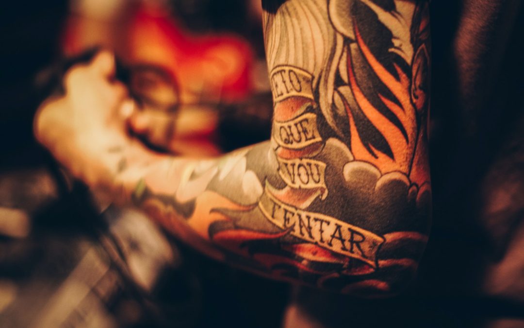 Tattoo Anti-Aging: Brillante, leuchtende Farben und klare Konturen durch Pflege